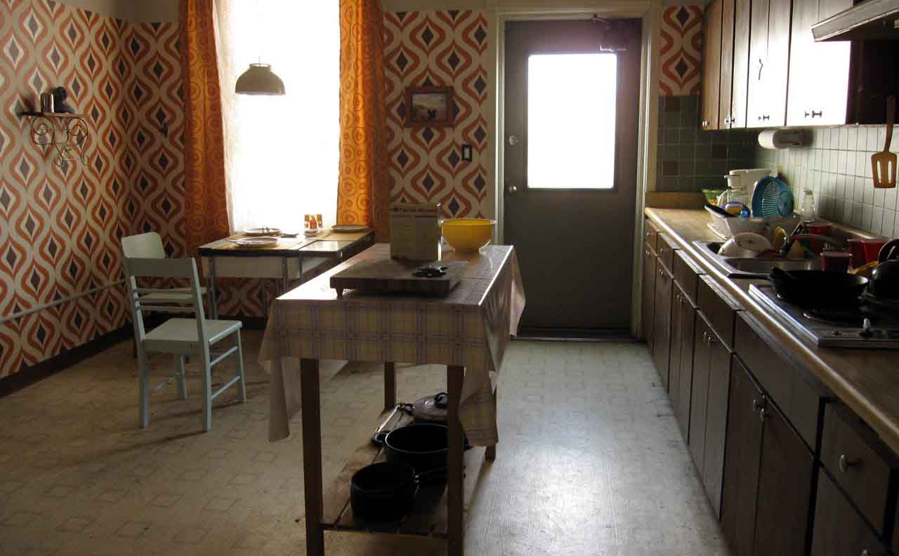 HEROES' KITCHEN ...location dress
